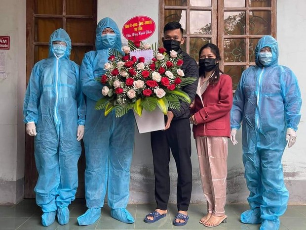 Trở về từ Quảng Ninh, cặp đôi quyết định hoãn đám cưới để cách ly - Ảnh 3. Trở về từ Quảng Ninh, cặp đôi quyết định hoãn đám cưới để cách ly - Ảnh 3.