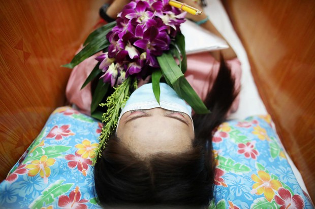 Dân Thái Lan rủ nhau giả vờ chết để giải hạn cầu may - Ảnh 3. Dân Thái Lan rủ nhau giả vờ chết để giải hạn cầu may - Ảnh 3.