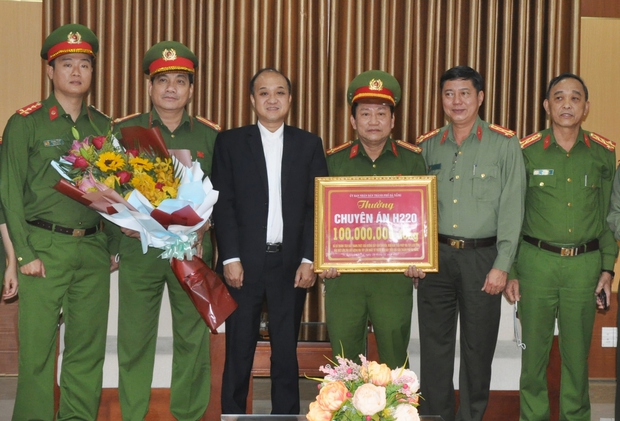 Bắt thanh niên vận chuyển 3,5kg ma túy đá từ Thanh Hóa vào Đà Nẵng để phục vụ dân chơi dịp Tết - Ảnh 3. Bắt thanh niên vận chuyển 3,5kg ma túy đá từ Thanh Hóa vào Đà Nẵng để phục vụ dân chơi dịp Tết - Ảnh 3.
