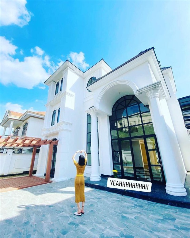Lệ Quyên khoe gia tài hậu ly hôn: Combo biệt thự tiền tỷ phong cách hoàng gia, xế sang, nhẩm sơ giá cũng đủ choáng - Ảnh 6. Lệ Quyên khoe gia tài hậu ly hôn: Combo biệt thự tiền tỷ phong cách hoàng gia, xế sang, nhẩm sơ giá cũng đủ choáng - Ảnh 6.