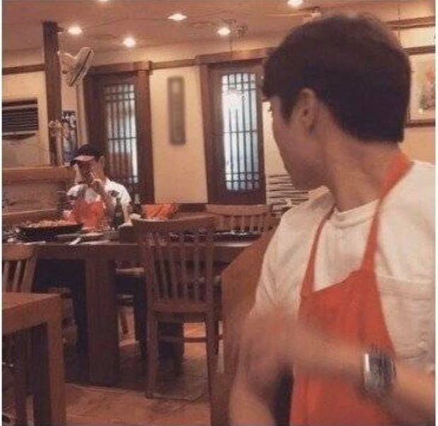 Bộ dạng các sao Hàn khi được fan bắt gặp đi ăn ngoài: Oh Sehun ảnh cam thường vẫn visual “huỷ diệt”, BIGBANG “cosplay” 4 anh em siêu nhân - Ảnh 7. Bộ dạng các sao Hàn khi được fan bắt gặp đi ăn ngoài: Oh Sehun ảnh cam thường vẫn visual “huỷ diệt”, BIGBANG “cosplay” 4 anh em siêu nhân - Ảnh 7.
