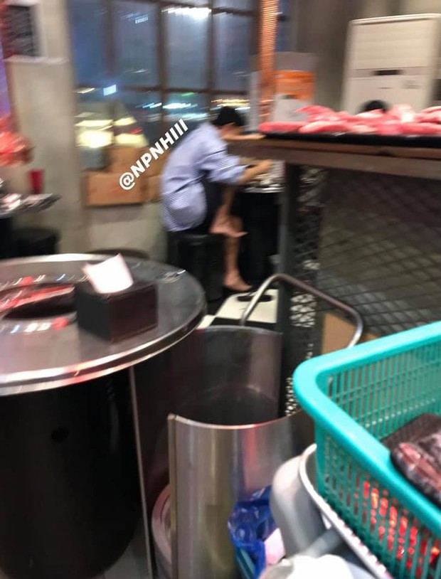 Bộ dạng các sao Hàn khi được fan bắt gặp đi ăn ngoài: Oh Sehun ảnh cam thường vẫn visual “huỷ diệt”, BIGBANG “cosplay” 4 anh em siêu nhân - Ảnh 13. Bộ dạng các sao Hàn khi được fan bắt gặp đi ăn ngoài: Oh Sehun ảnh cam thường vẫn visual “huỷ diệt”, BIGBANG “cosplay” 4 anh em siêu nhân - Ảnh 13.