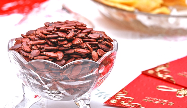 6 loại đồ ăn vặt ám ảnh ngày Tết: Kẹo ngô xếp luôn số 1, số còn lại khay mứt nhà bạn đồng cảm bao phần? - Ảnh 10.
