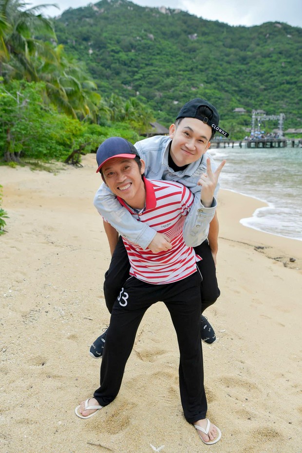 NS Hoài Linh trở lại với nét mặt gây chú ý sau thời gian tiều tuỵ vì NS Chí Tài qua đời, công chúng đồng loạt động viên - Ảnh 2.