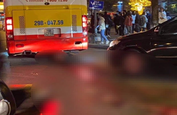 Hà Nội: Cụ bà 80 tuổi bán hàng rong đi bộ qua đường bị xe buýt tông tử vong thương tâm - Ảnh 1.