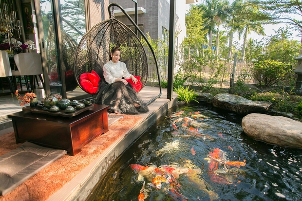 Bên trong căn biệt thự 220m2 của Nhật Kim Anh: Hoành tráng cả trong lẫn ngoài, vườn cây ao cá đều đủ cả - Ảnh 6.