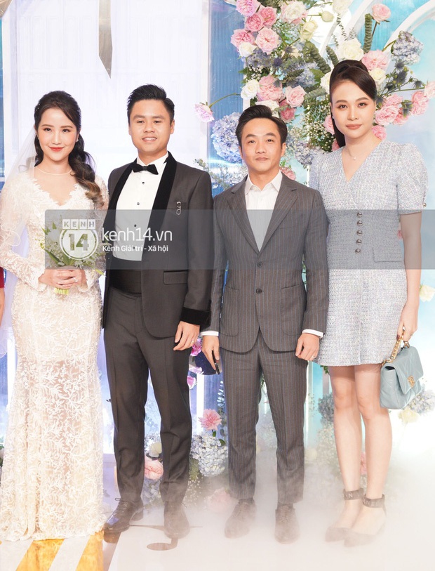 Team qua đường bắt trọn khoảnh khắc tình tứ của vợ chồng Cường Đô La tại đám cưới Phan Thành, mẹ bỉm Đàm Thu Trang lộ body gây bất ngờ - Ảnh 5.