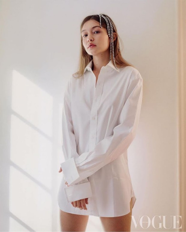 Gigi Hadid cũng mê mệt BLACKPINK, mua luôn cả áo nhóm về diện này các Blink ơi - Ảnh 1. Gigi Hadid cũng mê mệt BLACKPINK, mua luôn cả áo nhóm về diện này các Blink ơi - Ảnh 1.