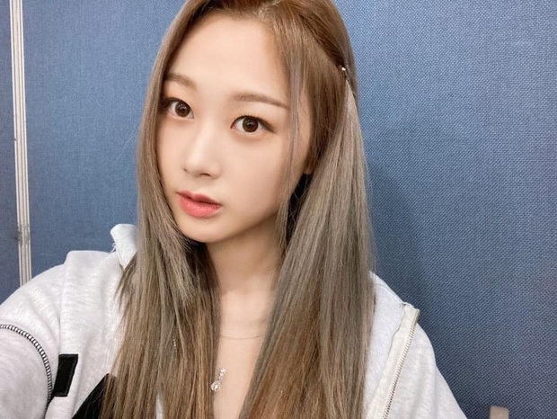 Màn lột xác gây bão xứ Hàn: Tân binh “dao kéo” thị phi nhà SM thăng hạng visual ngoạn mục, tất cả nhờ thay đổi 1 chi tiết nhỏ - Ảnh 7.