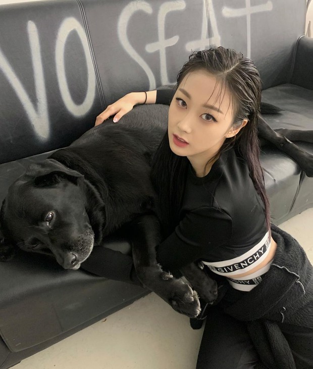 Màn lột xác gây bão xứ Hàn: Tân binh “dao kéo” thị phi nhà SM thăng hạng visual ngoạn mục, tất cả nhờ thay đổi 1 chi tiết nhỏ - Ảnh 2.