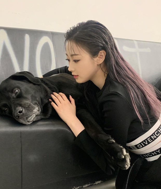 Màn lột xác gây bão xứ Hàn: Tân binh “dao kéo” thị phi nhà SM thăng hạng visual ngoạn mục, tất cả nhờ thay đổi 1 chi tiết nhỏ - Ảnh 3.