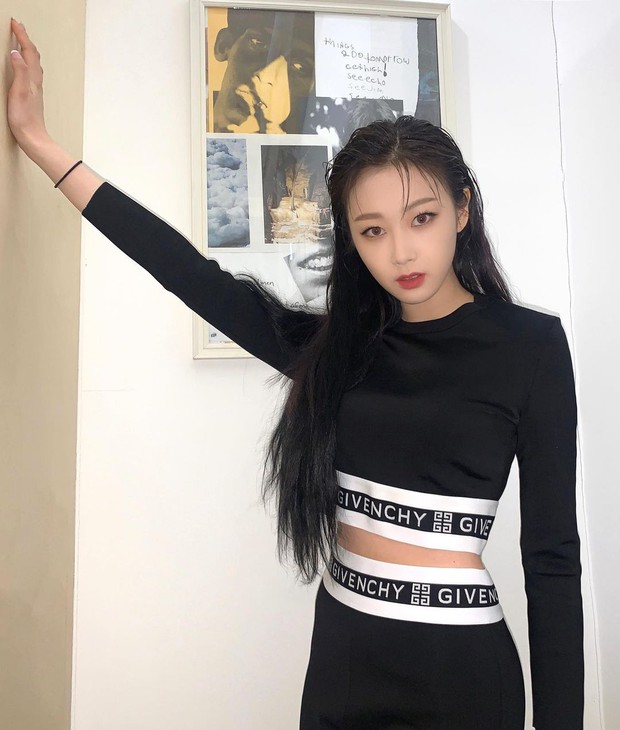 Màn lột xác gây bão xứ Hàn: Tân binh “dao kéo” thị phi nhà SM thăng hạng visual ngoạn mục, tất cả nhờ thay đổi 1 chi tiết nhỏ - Ảnh 4.