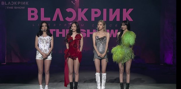 Tranh cãi bộ cánh xấu nhất của BLACKPINK tại THE SHOW: Jennie, Lisa như cây bắp cải; Jisoo, Rosé bị dìm dáng? - Ảnh 4. Tranh cãi bộ cánh xấu nhất của BLACKPINK tại THE SHOW: Jennie, Lisa như cây bắp cải; Jisoo, Rosé bị dìm dáng? - Ảnh 4.