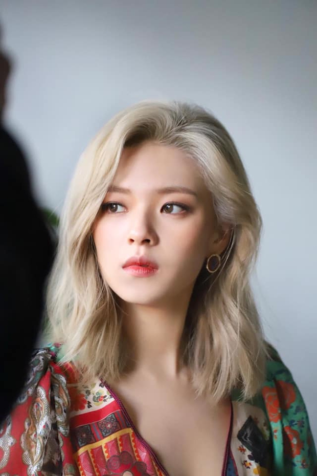 Jeong Yeon tuyên bố mãi mãi từ bỏ tóc pixie làm nên thương hiệu, netizen khóc thành dòng sông vì tiếc - Ảnh 2. Jeong Yeon tuyên bố mãi mãi từ bỏ tóc pixie làm nên thương hiệu, netizen khóc thành dòng sông vì tiếc - Ảnh 2.