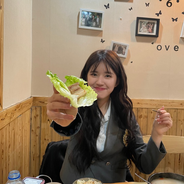 Bị fan yêu cầu giảm cân, Triệu Lộ Tư vẫn tung bộ ảnh ăn cả thế giới siêu yêu, phản ứng của Cnet còn bất ngờ hơn - Ảnh 3.