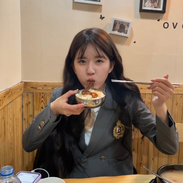 Bị fan yêu cầu giảm cân, Triệu Lộ Tư vẫn tung bộ ảnh ăn cả thế giới siêu yêu, phản ứng của Cnet còn bất ngờ hơn - Ảnh 2.