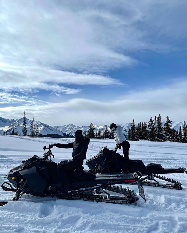 Giới nhà giàu đón năm mới: Kylie - Kendall chi 10 tỷ thuê biệt thự chill ở núi tỷ phú, Stormi 3 tuổi tận hưởng kỳ nghỉ xa hoa - Ảnh 4.