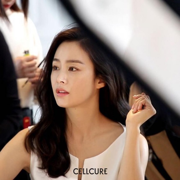 Đặt 2 cặp đôi đẳng cấp nhất Kbiz lên bàn cân: Son Ye Jin - Hyun Bin bị Kim Tae Hee - Bi Rain bỏ xa về tài sản nhưng lại hơn ở điểm này - Ảnh 41. Đặt 2 cặp đôi đẳng cấp nhất Kbiz lên bàn cân: Son Ye Jin - Hyun Bin bị Kim Tae Hee - Bi Rain bỏ xa về tài sản nhưng lại hơn ở điểm này - Ảnh 41.