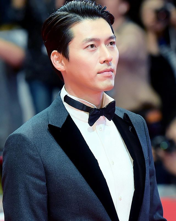 Hot lại clip Hyun Bin bước xuống thảm đỏ Liên hoan phim, 1 cái vẫy tay là đủ gây bão MXH: Bạn trai chị đẹp Son Ye Jin có khác! - Ảnh 8.