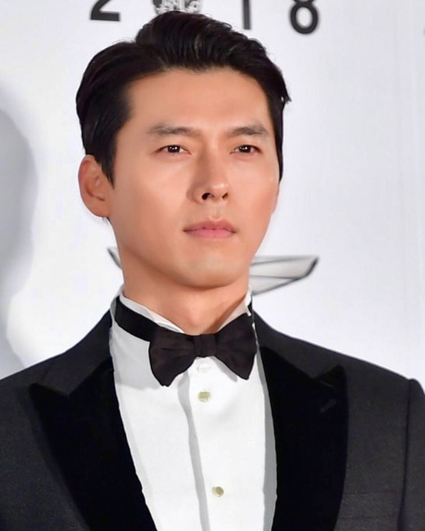 Hot lại clip Hyun Bin bước xuống thảm đỏ Liên hoan phim, 1 cái vẫy tay là đủ gây bão MXH: Bạn trai chị đẹp Son Ye Jin có khác! - Ảnh 10.