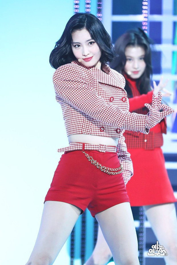 Chuyên gia chọn top 3 nữ dancer trong giới idol: Momo (TWICE) được khen hết lời, Lisa (BLACKPINK) ra chuồng gà dù nhảy giỏi - Ảnh 10.