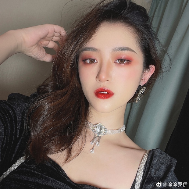 Top 10 hot girl khuấy đảo TikTok Trung Quốc: Dàn mỹ nhân xuyên không mang vẻ đẹp thiên thần, thánh hất tóc chưa phải là nhất - Ảnh 19. Top 10 hot girl khuấy đảo TikTok Trung Quốc: Dàn mỹ nhân xuyên không mang vẻ đẹp thiên thần, thánh hất tóc chưa phải là nhất - Ảnh 19.