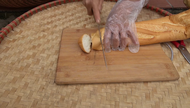 Bà Tân làm bánh mì ngào đường nhưng ra lò y hệt mẹt bún đậu thiếu mỗi chén mắm tôm, các cháu ăn ngon đến nỗi rụng cả tóc! - Ảnh 2.