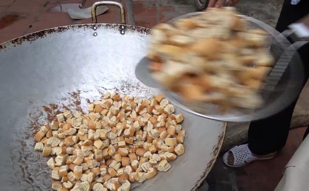 Bà Tân làm bánh mì ngào đường nhưng ra lò y hệt mẹt bún đậu thiếu mỗi chén mắm tôm, các cháu ăn ngon đến nỗi rụng cả tóc! - Ảnh 7.