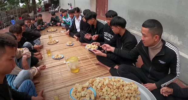 Bà Tân làm bánh mì ngào đường nhưng ra lò y hệt mẹt bún đậu thiếu mỗi chén mắm tôm, các cháu ăn ngon đến nỗi rụng cả tóc! - Ảnh 17.