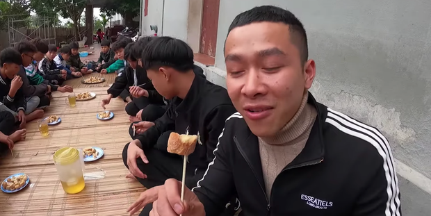 Bà Tân làm bánh mì ngào đường nhưng ra lò y hệt mẹt bún đậu thiếu mỗi chén mắm tôm, các cháu ăn ngon đến nỗi rụng cả tóc! - Ảnh 19.