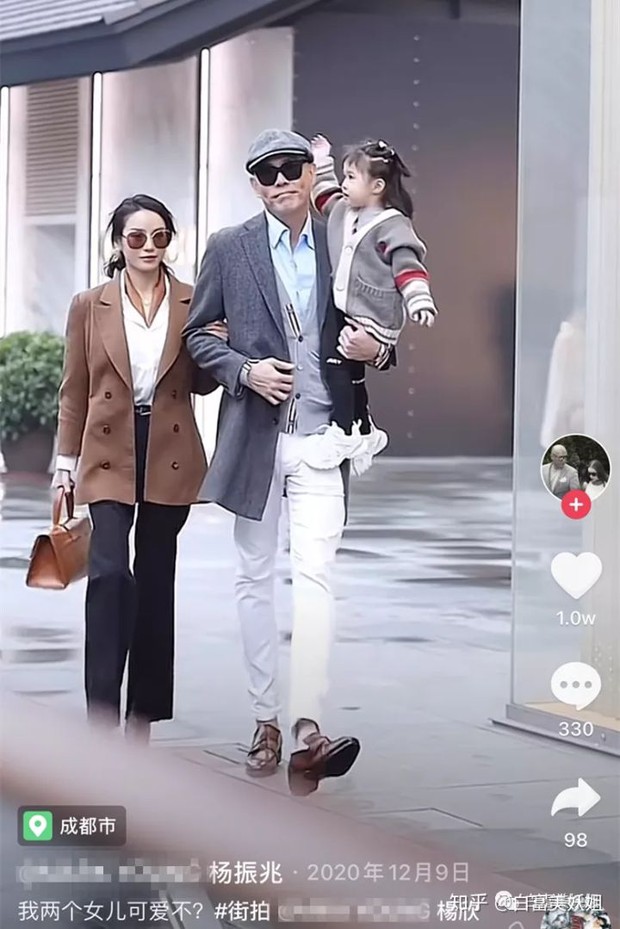 Bóc mẽ gia đình đại gia dỏm từng phá đảo Tiktok: Hàng hiệu pha-ke, siêu xe mượn và cuộc sống sang chảnh giả dối của những kẻ phông bạt - Ảnh 3.