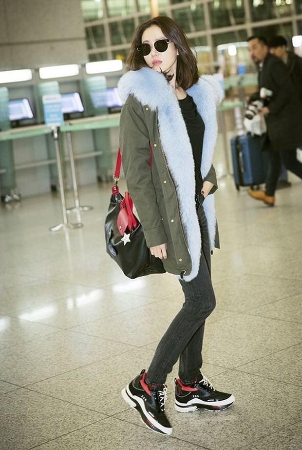 Son Ye Jin hạ đo ván Song Hye Kyo về style sân bay: Người biến sân bay thành sàn diễn, người mãi ăn vận xuề xòa cẩu thả - Ảnh 7.