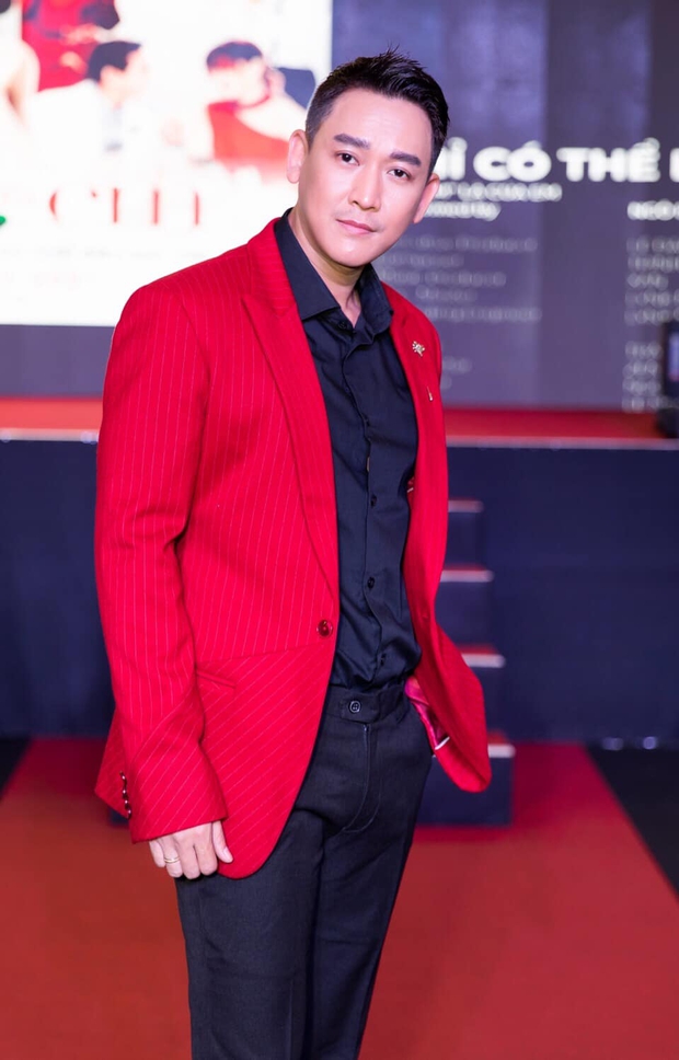 Gặp tình huống khó xử khi chụp ảnh cùng Hứa Vĩ Văn trên thảm đỏ, Hoa hậu Đỗ Thị Hà có pha phản ứng vẹn cả đôi đường - Ảnh 5.