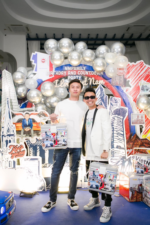 Minh Nhựa - ông ngoại 37 tuổi và soái ca Shark Khoa chung khung hình: Đồng trang lứa mà sao khác thế! - Ảnh 1.