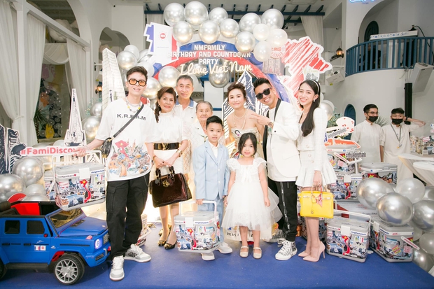 Minh Nhựa - ông ngoại 37 tuổi và soái ca Shark Khoa chung khung hình: Đồng trang lứa mà sao khác thế! - Ảnh 9.