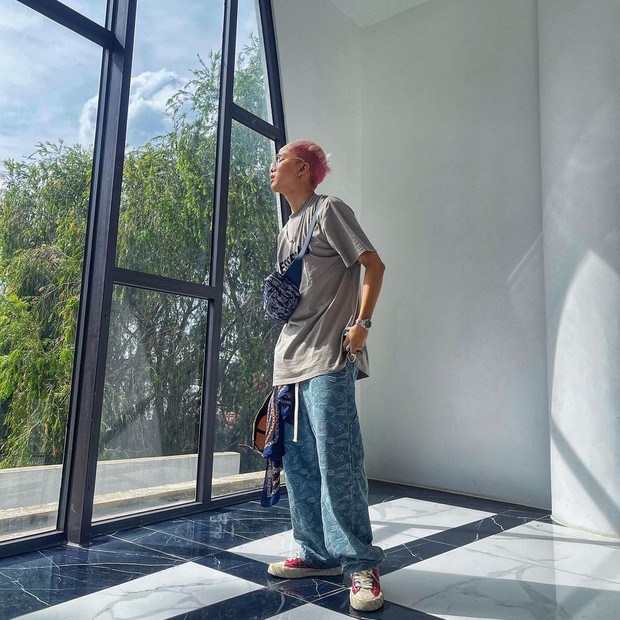 R.Tee và bạn gái cũ Quang Hải cùng check in tại Đà Lạt, dân tình bán tín bán nghi: Du lịch chung à? - Ảnh 1.