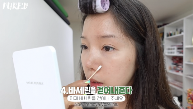 Nặn mụn “thô bạo” là sai cực kỳ, beauty blogger Hàn mách cách lấy mụn đầu đen với Vaseline siêu nhẹ nhàng và không hại da - Ảnh 6. Nặn mụn “thô bạo” là sai cực kỳ, beauty blogger Hàn mách cách lấy mụn đầu đen với Vaseline siêu nhẹ nhàng và không hại da - Ảnh 6.