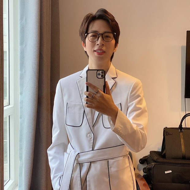 Dân tình thì thầm thập thò với loạt ảnh selfie trước gương của ViruSs, streamer ngày càng điệu đà hơn thì phải - Ảnh 1.