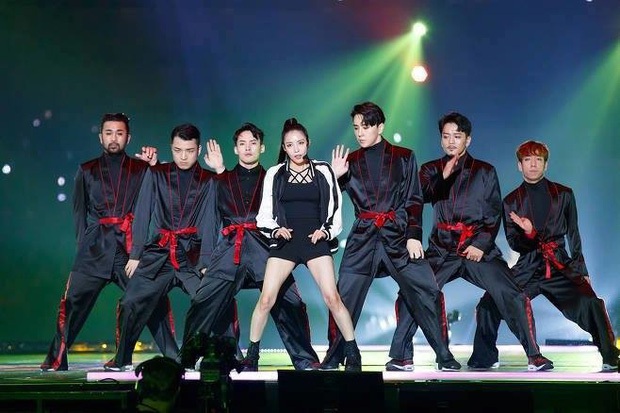 Khi vũ công của idol nổi sau 1 đêm vì quá đẹp: 2 nữ dancer của EXO xinh xỉu, hot boy 6 múi của Sunmi và biên đạo nhà SM át cả idol - Ảnh 15.