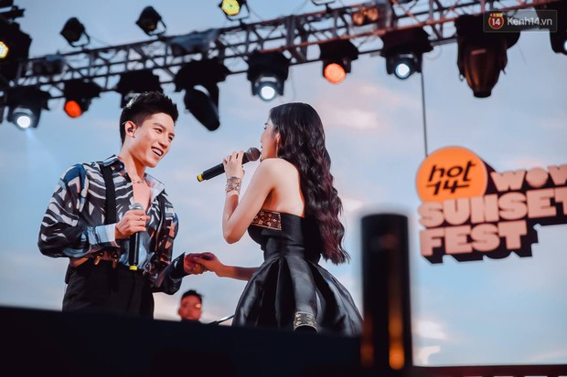 Jack, Thuỳ Chi khiến fan “mê mẩn” với loạt hit, Juky San - LyLy cùng dàn nghệ sĩ làm bùng nổ sân khấu chưa từng có tại HOT14 WOW Sunset Fest - Ảnh 9. Jack, Thuỳ Chi khiến fan “mê mẩn” với loạt hit, Juky San - LyLy cùng dàn nghệ sĩ làm bùng nổ sân khấu chưa từng có tại HOT14 WOW Sunset Fest - Ảnh 9.