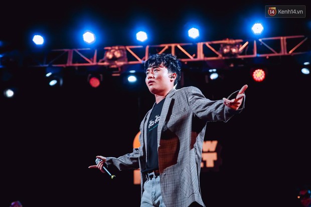 Jack, Thuỳ Chi khiến fan “mê mẩn” với loạt hit, Juky San - LyLy cùng dàn nghệ sĩ làm bùng nổ sân khấu chưa từng có tại HOT14 WOW Sunset Fest - Ảnh 25. Jack, Thuỳ Chi khiến fan “mê mẩn” với loạt hit, Juky San - LyLy cùng dàn nghệ sĩ làm bùng nổ sân khấu chưa từng có tại HOT14 WOW Sunset Fest - Ảnh 25.