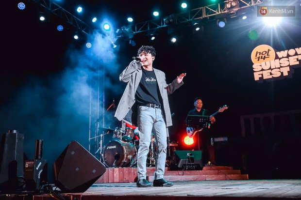Jack, Thuỳ Chi khiến fan “mê mẩn” với loạt hit, Juky San - LyLy cùng dàn nghệ sĩ làm bùng nổ sân khấu chưa từng có tại HOT14 WOW Sunset Fest - Ảnh 24. Jack, Thuỳ Chi khiến fan “mê mẩn” với loạt hit, Juky San - LyLy cùng dàn nghệ sĩ làm bùng nổ sân khấu chưa từng có tại HOT14 WOW Sunset Fest - Ảnh 24.