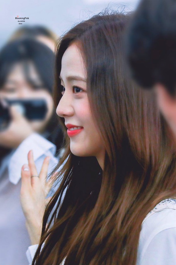 Netizen đang phát cuồng vì góc nghiêng của Jisoo (BLACKPINK): Xương hàm đến sống mũi thế này, bảo sao được gọi là Hoa hậu Hàn - Ảnh 4.