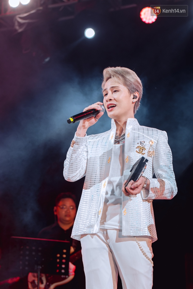 Jack, Thuỳ Chi khiến fan “mê mẩn” với loạt hit, Juky San - LyLy cùng dàn nghệ sĩ làm bùng nổ sân khấu chưa từng có tại HOT14 WOW Sunset Fest - Ảnh 34. Jack, Thuỳ Chi khiến fan “mê mẩn” với loạt hit, Juky San - LyLy cùng dàn nghệ sĩ làm bùng nổ sân khấu chưa từng có tại HOT14 WOW Sunset Fest - Ảnh 34.