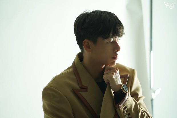 Bộ hình hậu trường khiến Knet phải trầm trồ vì sự thay đổi của Hyun Bin sau khi hẹn hò Son Ye Jin - Ảnh 11.