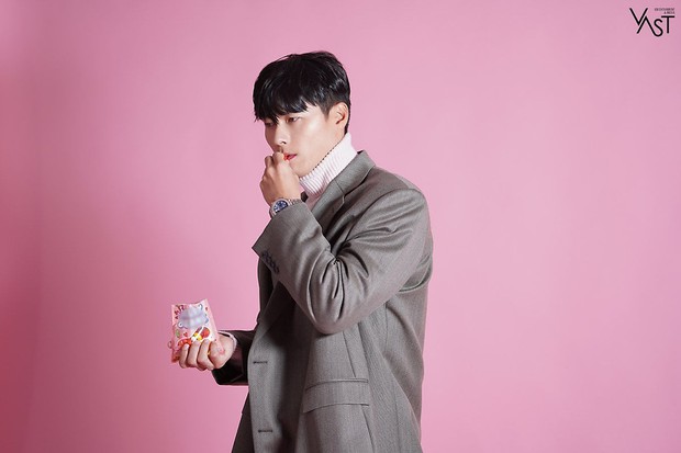 Bộ hình hậu trường khiến Knet phải trầm trồ vì sự thay đổi của Hyun Bin sau khi hẹn hò Son Ye Jin - Ảnh 6.