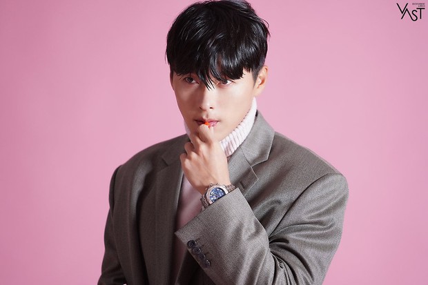 Bộ hình hậu trường khiến Knet phải trầm trồ vì sự thay đổi của Hyun Bin sau khi hẹn hò Son Ye Jin - Ảnh 7.