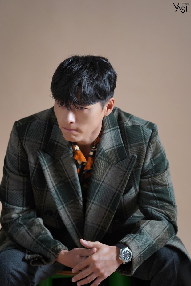 Bộ hình hậu trường khiến Knet phải trầm trồ vì sự thay đổi của Hyun Bin sau khi hẹn hò Son Ye Jin - Ảnh 8.