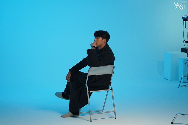 Bộ hình hậu trường khiến Knet phải trầm trồ vì sự thay đổi của Hyun Bin sau khi hẹn hò Son Ye Jin - Ảnh 9.