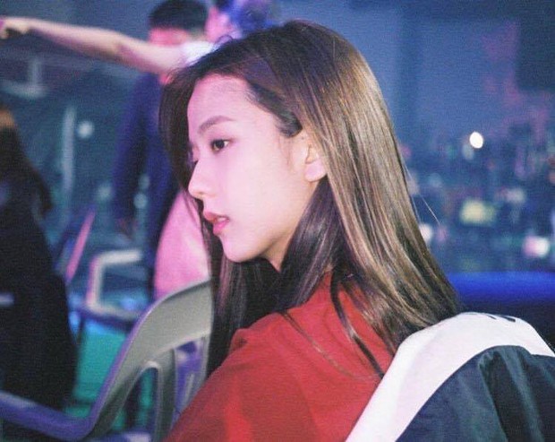Netizen đang phát cuồng vì góc nghiêng của Jisoo (BLACKPINK): Xương hàm đến sống mũi thế này, bảo sao được gọi là Hoa hậu Hàn - Ảnh 10.